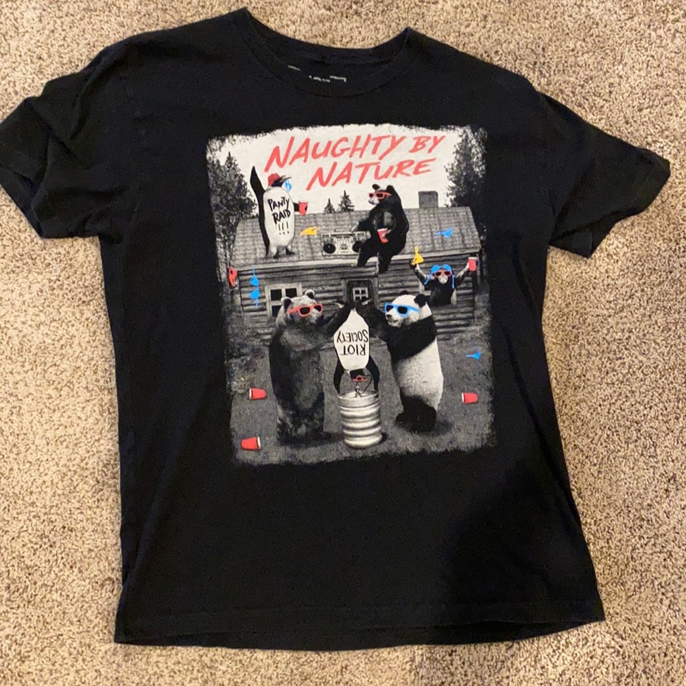 Medium Riot society shirt